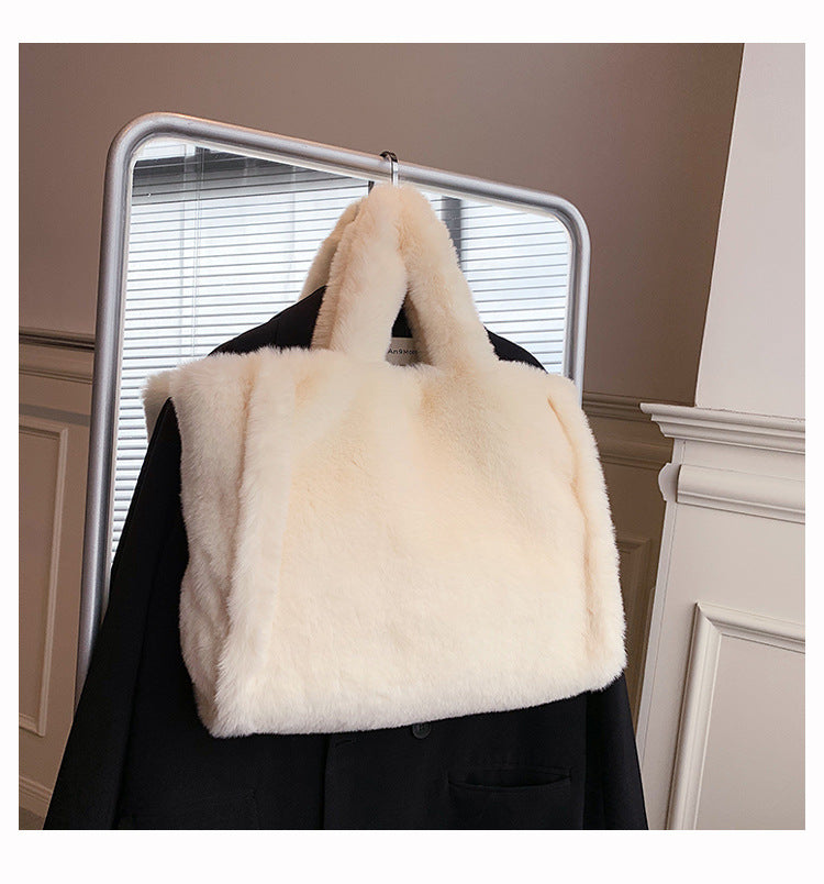 Fluffy plush tote bag with chain
